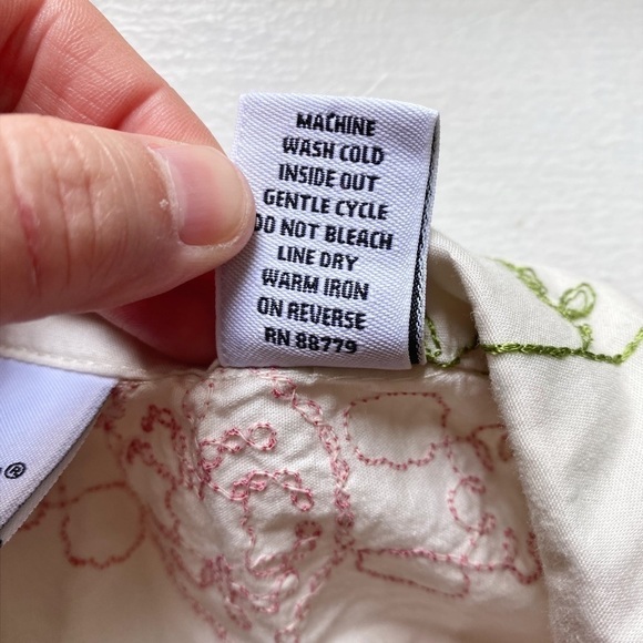 Kim Rogers Sleeveless Button Down Shirt with Embroidery - Picture 7 of 9